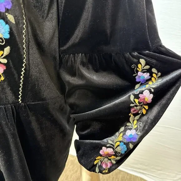 The Pyramid Collection Embroidered Black Velvet Peasant Dress Size 3X Boho - Picture 6 of 9